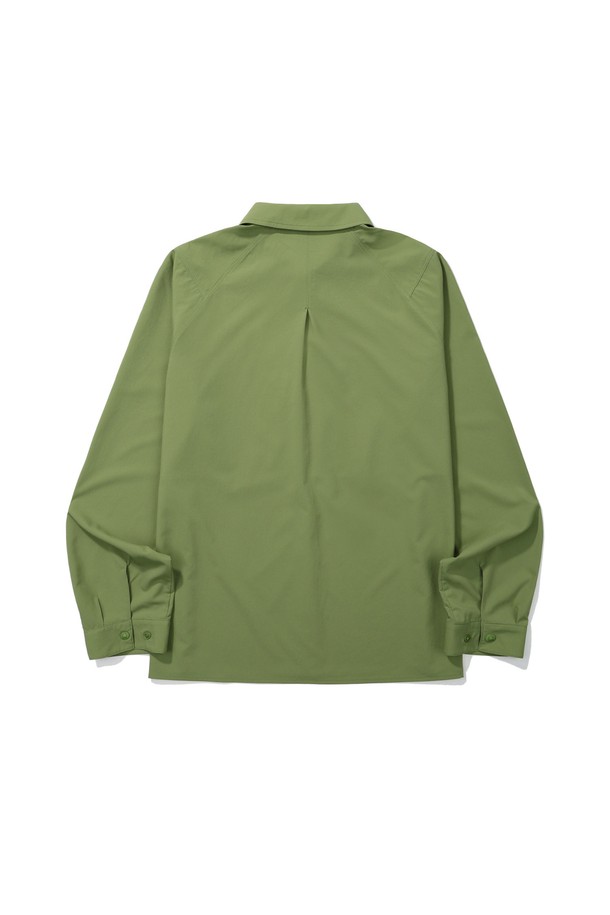 W) 루센(LUTSEN) 윈드쉘 셔츠 재킷 GREEN은 가볍고 얇은 두께의 폴리에스터 윈드쉘 셔츠 재킷입니다. 리사이클 폴리에스터 75%와 TEIJIN PASMOT 소재를 사용하여 제작되었으며, 쉐도우 립 조직으로 내구성을 높였습니다. 가슴 지퍼 포켓 디테일과 인체공학적 패턴으로 활동성을 더했으며, 경량, 신축성, 방풍 기능을 갖춰 하이킹, 일상, 산책, 여행 등 다양한 TPO에 활용 가능합니다. 미니멀, 캐주얼, 고프코어 스타일을 즐기는 분들께 추천합니다.
