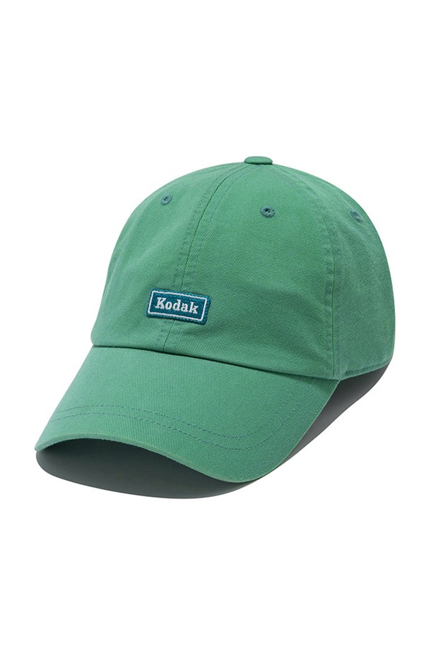 스몰 와펜 워싱 릴렉스핏 볼캡 GREEN은 고밀도 코튼 트윌 소재로 제작되어 부드러운 촉감과 워싱 가공으로 자연스러운 멋을 더한 볼캡입니다. 깊이 S/M: 16.5cm, M/L: 17cm, 챙 넓이 17.5cm로, 릴렉스핏 디자인이 편안한 착용감을 제공합니다. 그린 컬러에 로고 자수 포인트가 돋보이며, 백 스트랩 버클로 사이즈 조절이 가능합니다. 사계절 내내 캐주얼, 미니멀, 시티보이 스타일을 연출하기 좋으며, 동네 마실룩이나 산책룩에 매치하기 좋은 아이템입니다. 안감에는 로고 테이프를 적용하고 커브드 프론트 디자인으로 세련됨을 더했습니다.
