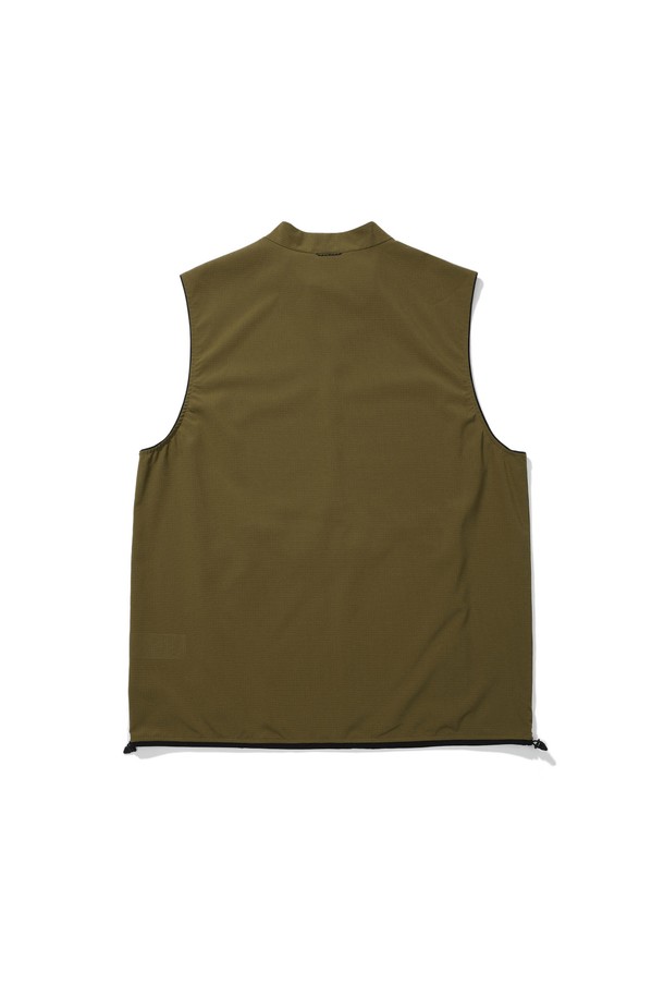 님버스(NIMBUS) 에어닷 반집업 베스트 KHAKI는 가볍고 시원한 착용감을 제공하는 남녀 공용 베스트입니다. 통기성이 좋은 에어닷 소재를 사용하여 봄, 여름철 스포츠 활동 및 일상생활에서 쾌적하게 착용할 수 있습니다. 스포티하면서도 캐주얼한 스타일 연출이 가능하며, 레귤러핏으로 편안한 착용감을 선사합니다. 카키 컬러의 무지 디자인에 반집업 형태로 제작되어, 다양한 스타일링에 활용하기 좋습니다. 민소매 기장으로 활동성을 높였으며, 부드러운 촉감으로 편안하게 착용할 수 있습니다.
