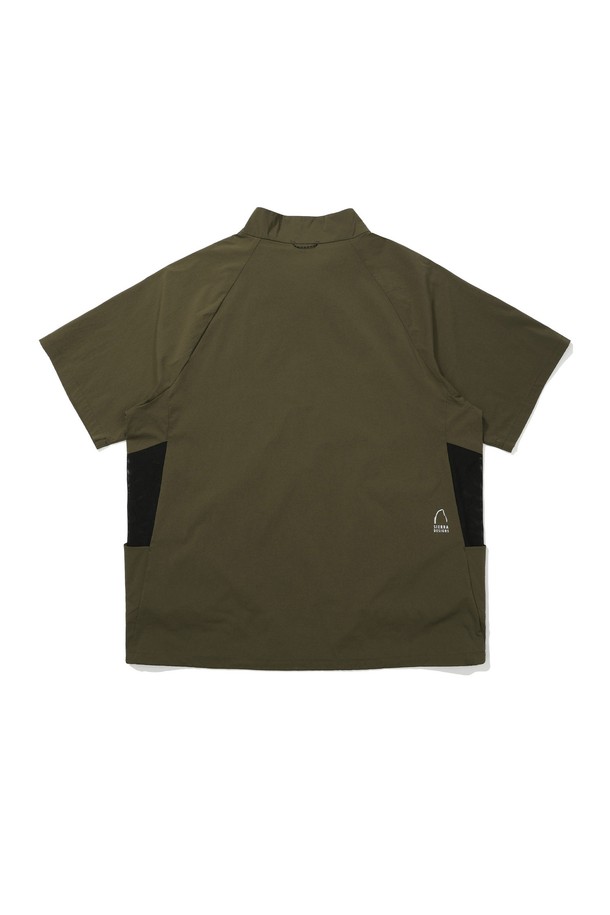 **썸머문(SUMMER MOON) 아이스스킨 반집업 아노락 BROWN**

여름철 시원하게 즐길 수 있는 썸머문 아이스스킨 반집업 아노락입니다. 부드러운 촉감의 나일론 소재로 제작되어 편안한 착용감을 선사하며, 얇은 두께감으로 시원함을 더했습니다. 반소매 기장과 레귤러 핏으로 활동성을 높였으며, 하프 지퍼 디테일과 메쉬 소재를 사용하여 통기성을 극대화했습니다. 일상, 스포츠 활동은 물론 휴가룩으로도 활용하기 좋은 스포티하고 캐주얼한 스타일의 브라운 컬러 아노락입니다. 냉감, 흡습, 속건 기능으로 쾌적함을 유지해줍니다.
