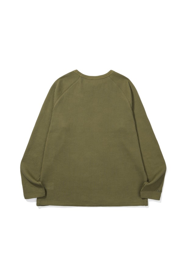 그라나이트(GRANITE) 폴라텍 파워드라이 메쉬 긴팔 티셔츠는 아웃도어 및 일상생활에서 활용하기 좋은 공용 긴팔 티셔츠입니다. 흡습, 속건, 통기, 체온 조절 기능의 폴리에스터 소재로 봄, 여름 시즌에 쾌적하게 착용할 수 있습니다. 카키 컬러의 스포티한 스타일이며, 이중 구조 메쉬 패턴으로 활동성을 높였습니다. 폴라넥 디자인과 얇은 두께감으로 다양한 등산룩, 여행룩, 피트니스룩에 매치하기 좋습니다.
