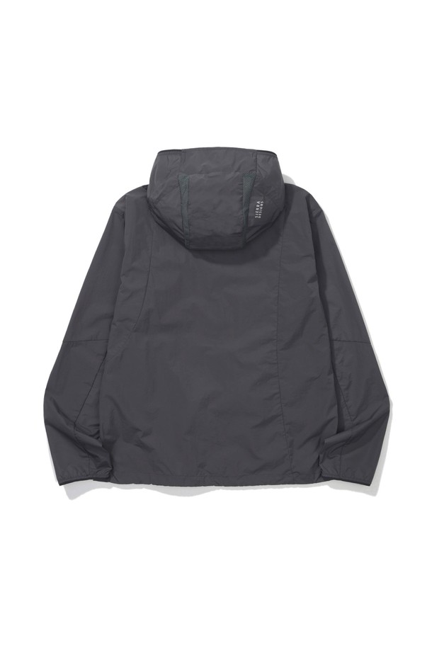 W) 로사(ROSA) 메쉬 하이브리드 재킷 NAVY는 여성용 자켓으로, 스포츠 및 일상 용도로 활용하기 좋습니다. 네이비 컬러의 무지 디자인으로, 봄, 여름 시즌에 적합하며, 레귤러 핏의 하이브리드 스타일입니다. 얇은 두께감의 메쉬 및 나일론 소재를 사용하여 통기성이 뛰어나고 경량성을 자랑합니다. 긴 소매와 집업 여밈 방식, 레귤러 기장으로 제작되었으며, 산책, 여행, 피트니스 등 다양한 TPO에 스포티, 캐주얼, 미니멀한 스타일을 연출할 수 있습니다.
