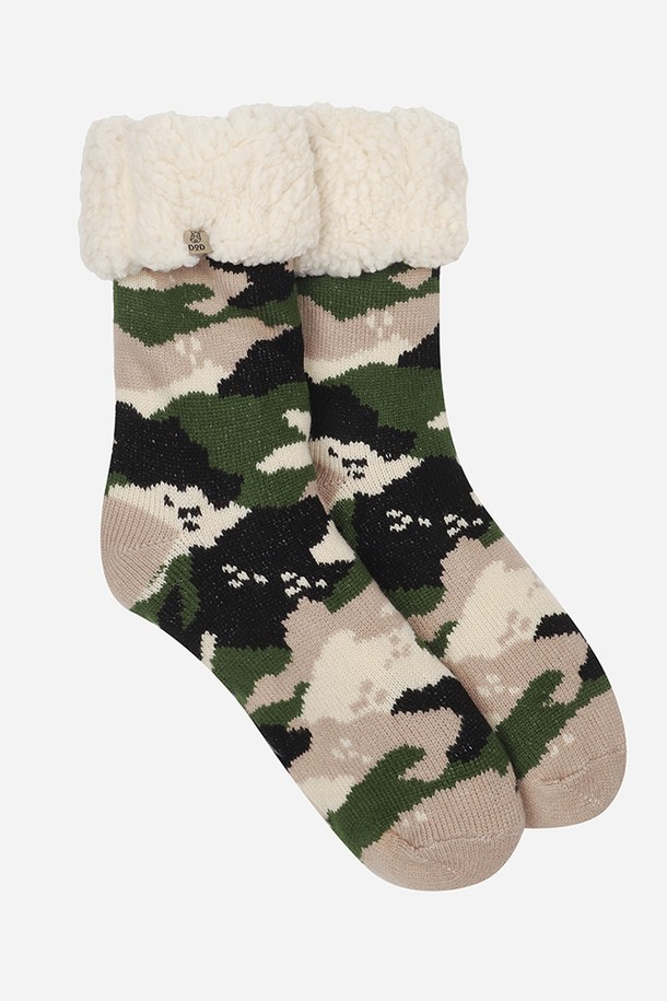 보아 플리스 논슬립 양말(MULTI)는 부드러운 촉감과 따뜻함을 제공하는 겨울철 필수 아이템입니다. 아크릴, 폴리에스터, 폴리우레탄 혼방의 플리스 소재로 제작되어 보온성이 뛰어나고, 발목 양말 디자인으로 편안하게 착용할 수 있습니다. 시그니처 카모 패턴과 멀티 컬러 조합은 캐주얼, 고프코어, 스포티 스타일 모두에 잘 어울립니다. 야외 활동이나 실내 보온에 적합하며, 두꺼운 두께감과 미끄럼 방지 기능으로 안전성을 더했습니다. 캠핑룩, 등산룩, 여행룩에 매치하여 스타일리시하게 연출해보세요.
