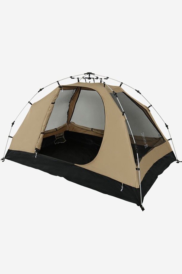 원터치 캥거루 텐트 S - 탄(TAN)은 캠핑과 백패킹에 적합한 사계절용 텐트입니다. 나일론 소재로 제작되어 튼튼하며, 원터치 방식으로 간편하게 설치할 수 있습니다. 캥거루 스타일 디자인과 휴대성을 갖춰 사용이 편리합니다. 무지 패턴의 탄(TAN) 컬러로 제작되었으며, 생활 방수 기능을 제공합니다. S 사이즈로 제작되어, 1~2인 캠핑에 적합합니다.
