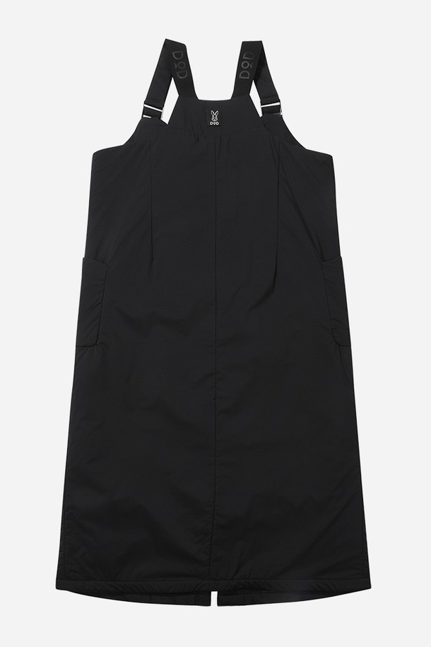 **패딩 원피스 - BLACK**

겨울철 데일리룩을 위한 여성 블랙 패딩 원피스입니다. 넉넉한 루즈핏에 하이넥 디자인으로 보온성을 높였으며, 안감은 패딩 처리되어 더욱 따뜻하게 착용할 수 있습니다. A라인 플레어 치마 디자인으로 여성스러움을 더하고, 민소매 소매 기장으로 다양한 레이어드 연출이 가능합니다. 무지 디자인에 집업 여밈 방식으로 간편하게 착용 가능하며, 양쪽 포켓으로 실용성을 더했습니다. 나일론과 폴리에스테르 혼방 소재로 제작되어 편안한 착용감을 선사합니다.
