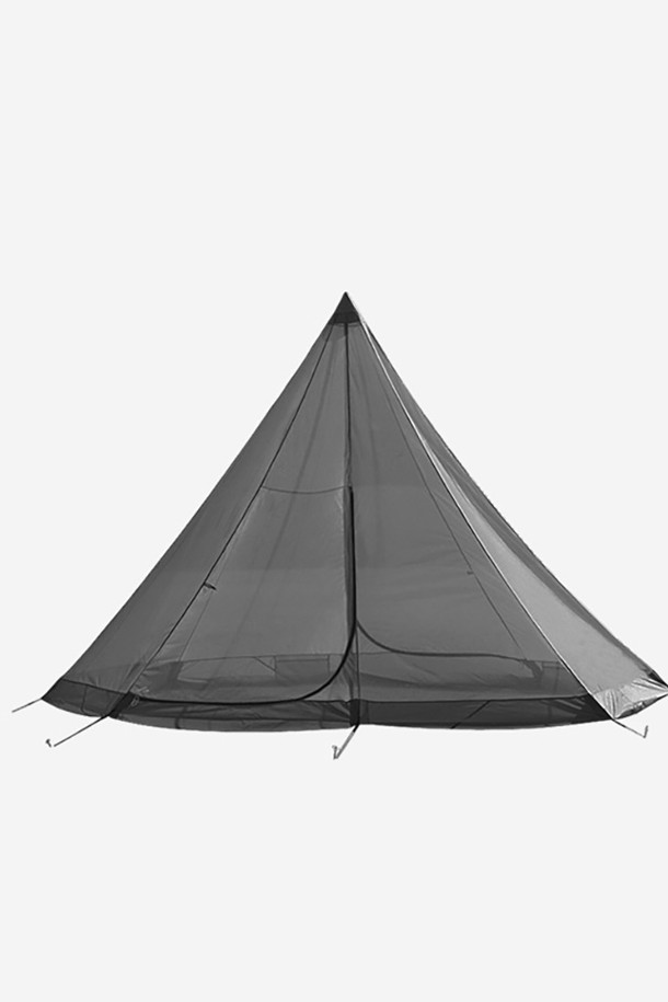 빅 원 폴 텐트 - TAN은 최대 8인까지 수용 가능한 대형 텐트입니다. 티피형 디자인에 TAN 컬러를 적용하여 감각적인 캠핑 분위기를 연출하며, 방수 및 통기성이 뛰어납니다. 전후면 도어와 차양 공간, 전실 공간을 갖춰 편리하며, 300cm의 높은 천장으로 성인도 편안하게 활동할 수 있습니다. 2000mm 내수압의 플라이시트와 5000mm 내수압의 바닥으로 우수한 방수 기능을 제공하며, 간편한 설치가 가능합니다. 컴팩트한 수납이 가능하며, 축광 네일 페그, 벤틸레이터, 이너 포켓, 컴프레션 백이 포함되어 있습니다.
