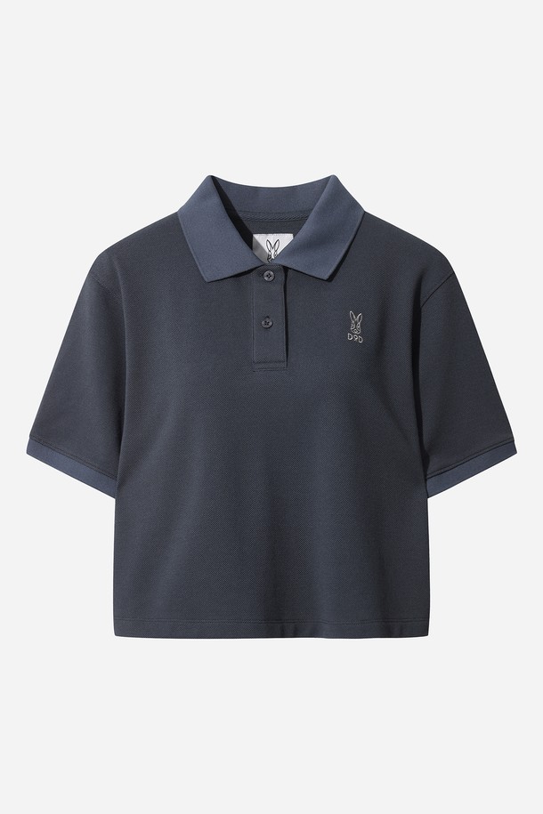 산뜻한 라이트 퍼플 컬러가 돋보이는 여성용 피케 반팔 티셔츠입니다. 부드러운 촉감의 면, 폴리에스터 혼방 소재로 제작되어 편안한 착용감을 선사합니다. 레귤러핏과 카라넥 디자인으로 스포티하면서도 베이직한 스타일을 연출할 수 있습니다. 일상, 산책 등 다양한 TPO에 활용하기 좋으며, 흡습 기능으로 여름철에도 쾌적하게 입을 수 있습니다. 배색: 폴리에스터 95%, 스판 5%로 활동성을 높였습니다.
