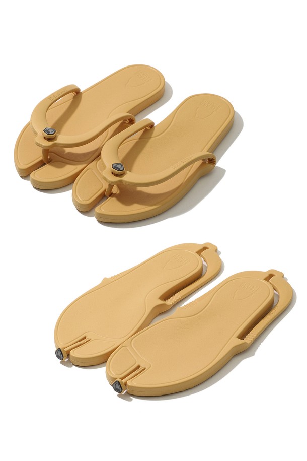 넉다운 플립플랍 ADV+ (넉다운 플립플랍 ADV+) YELLOW는 여행, 백패킹, 캠핑, 아웃도어 활동에 적합한 남성용 플립플랍입니다. 옐로우 컬러에 "Ground Mother Ship" 프린트 패턴이 돋보이며, 컨버터블 디자인과 접이식 기능을 통해 뛰어난 휴대성을 자랑합니다. EVA와 파일론 소재를 사용하여 가볍고 편안하며, 플렉스 그루브 기술로 유연성을 더했습니다. 스트랩 두께와 각도를 개선하여 착용감을 높였으며, 분리 가능한 부품과 걸이형 디자인으로 실용성을 더했습니다. 캐주얼, 고프코어, 리조트 스타일의 여행룩, 캠핑룩, 휴가룩에 매치하기 좋습니다.
