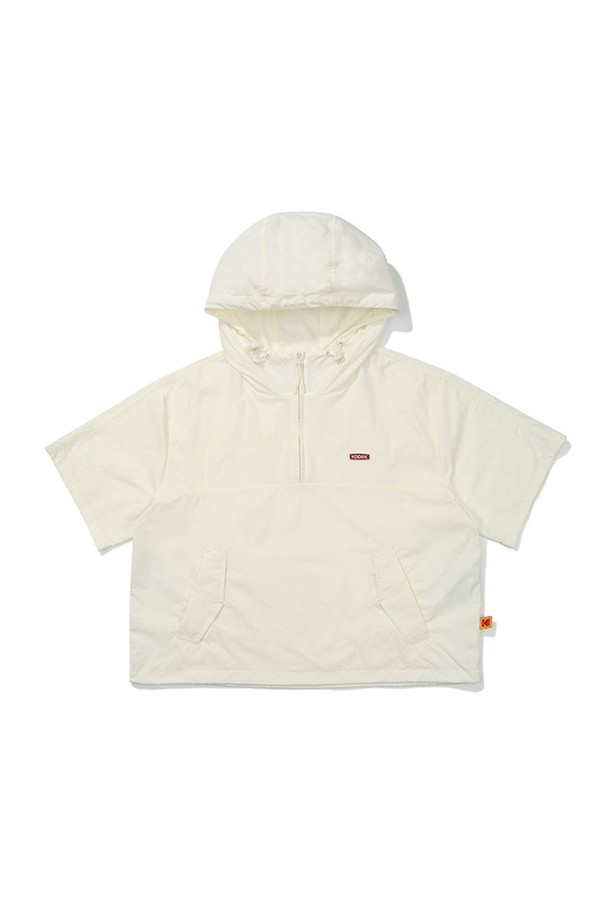 브리즈팝 크롭 후드 아노락 우먼 아이보리는 가볍고 시원한 여름을 위한 여성 아노락입니다. 아이보리, 민트, 블랙, 핑크 4가지 색상으로 출시되었으며, 얇은 나일론 소재로 제작되어 부드러운 촉감을 선사합니다. 크롭 기장과 루즈핏 디자인으로 스포티하면서도 캐주얼한 스타일을 연출하며, 여행이나 휴가 등 다양한 TPO에 활용하기 좋습니다. 후드 스트링, 앞면 아웃포켓, 등판 벤틸레이션, 밑단 스트링 조절 기능, 반소매 디자인으로 실용성을 높였습니다.
