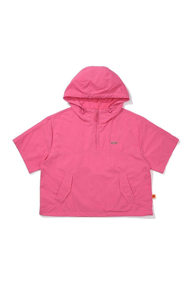 브리즈팝 크롭 후드 아노락 우먼 PINK는 여름철 여성들의 스타일을 책임질 후드 아노락입니다. 핑크, 아이보리, 민트, 블랙 4가지 다채로운 색상으로 출시되어, 취향에 맞게 선택할 수 있습니다. 가볍고 시원한 나일론 소재로 제작되어 통기성이 뛰어나며, 경량 기능으로 쾌적한 착용감을 선사합니다. 크롭 기장과 세미루즈핏으로 트렌디한 스타일을 연출하며, 밑단 스트링 조절, 앞판 아웃포켓, 후드 스토퍼, 등판 벤틸레이션 등의 디테일로 실용성을 더했습니다. 여행룩, 휴가룩, 바캉스룩 등 다양한 TPO에 맞춰 캐주얼, 스포티, 미니멀 무드를 완성해보세요.
