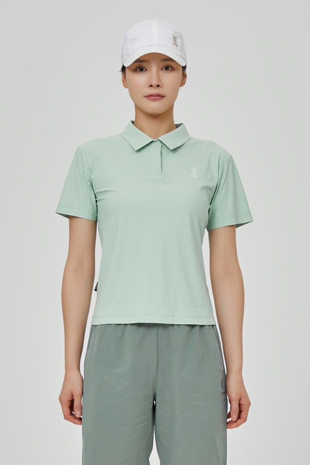 울트라엑스 반팔 카라 티셔츠 여자(MINT)는 스포츠 활동과 일상에서 모두 활용 가능한 여성용 카라 티셔츠입니다. 산뜻한 민트 색상에 부드러운 촉감의 폴리에스테르 소재로 제작되어 봄, 여름 시즌에 시원하게 착용할 수 있습니다. 레귤러 핏 디자인과 반소매 기장으로 활동성을 높였으며, 흡습 및 속건 기능으로 쾌적함을 유지합니다. 스포티, 캐주얼, 미니멀 스타일을 즐겨 입는 분들께 피트니스룩 또는 여행룩으로 추천합니다.
