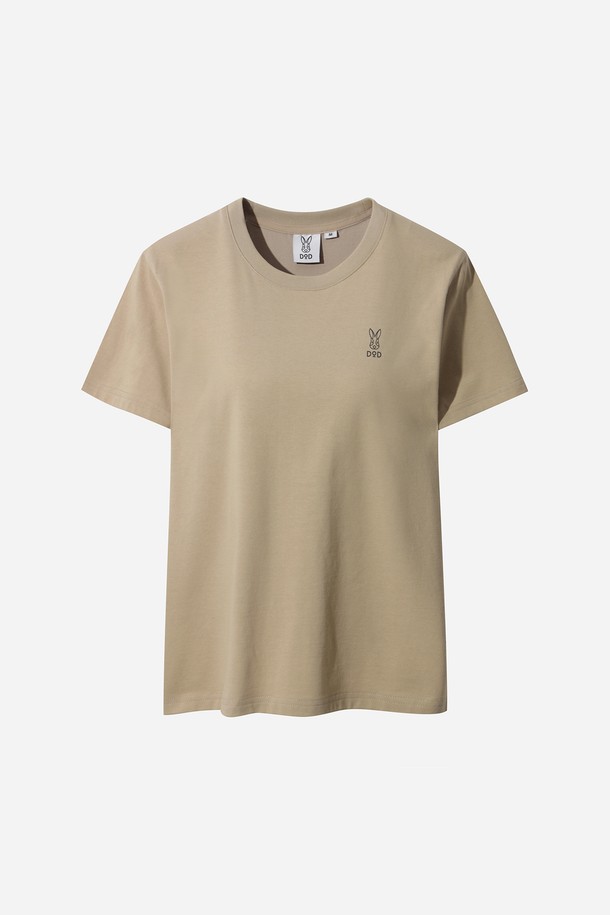 에이드 베이직 반팔 티셔츠 여자(TAN)는 여성용 반팔 티셔츠로, 봄, 여름에 활용하기 좋은 아이템입니다. 부드러운 면 소재로 제작되어 편안한 착용감을 선사하며, 레귤러핏과 라운드넥 디자인으로 베이직하고 스포티한 스타일을 연출합니다. 얇은 두께감으로 시원하게 입을 수 있으며, 무지 패턴에 탄(TAN) 컬러가 더해져 어떤 룩에도 잘 어울립니다. 피트니스룩 또는 여행룩에 매치하여 미니멀하면서도 활동적인 스타일을 완성해보세요.
