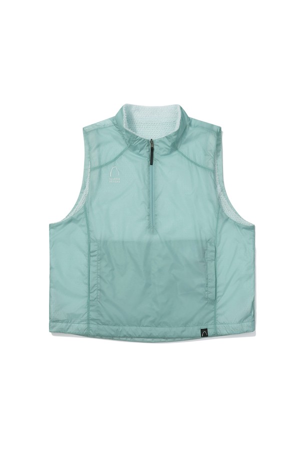 W) 모스(MOSS) 폴라텍 알파 다이렉트 90 리버시블 베스트는 민트 그린 컬러로, 아웃도어 활동과 일상에서 모두 활용 가능한 베스트입니다. 가을, 겨울 시즌에 적합하며, 스포티하고 캐주얼한 스타일을 연출합니다. 리버시블 디자인으로 다양한 스타일을 연출할 수 있으며, 폴라텍 알파 다이렉트 90g 소재를 사용하여 보온성과 통기성을 동시에 갖췄습니다. 메쉬코어 어댑티브 소재를 통해 얇고 가벼우면서도 속건 기능까지 제공합니다. 등산룩, 가을 나들이룩, 여행룩 등 다양한 TPO에 활용하기 좋습니다.
