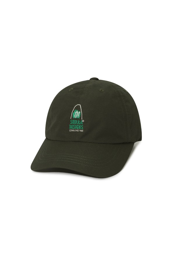 오리지널 마운틴 볼캡 카키는 캐주얼, 고프코어, 미니멀 스타일을 아우르는 모자입니다. 봄, 여름, 가을 계절에 착용하기 좋으며, 일상 및 하이킹과 같은 다양한 TPO에 적합합니다. 면, 나일론, 폴리에스테르 혼방 소재로 제작되어 부드러운 촉감과 얇은 두께감을 자랑합니다. 챙 길이 7cm, 모자 깊이 15.5cm이며, 통기, 속건, 흡습 기능과 메쉬 안감, COOLMAX 소재, 프리사이즈로 편안한 착용감을 제공합니다. 무지 패턴의 카키색 볼캡으로 심플하면서도 멋스러운 스타일을 연출해보세요.
