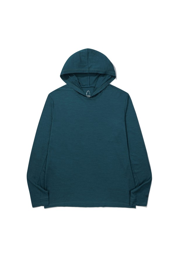 시에라 울(SIERRA WOOL) 후디 BLUE GREEN은 하이킹, 일상, 아웃도어 활동에 적합한 공용 후디입니다. 메리노 울 53%, 아크릴 29%, 나일론 18%의 혼방 소재로 제작되어 부드러운 촉감과 흡습, 속건, 향균, 온도 조절 기능을 제공합니다. 울마크 인증을 받은 17.5 마이크론의 고급 울 소재를 사용하여 간절기 날씨에 적합하며, 스포티하고 캐주얼한 스타일을 연출합니다. 레귤러핏과 레귤러 기장의 후디로 등산룩, 가을 나들이룩에 활용하기 좋습니다. 무지 패턴의 블루 그린 컬러가 미니멀한 디자인을 돋보이게 합니다.
