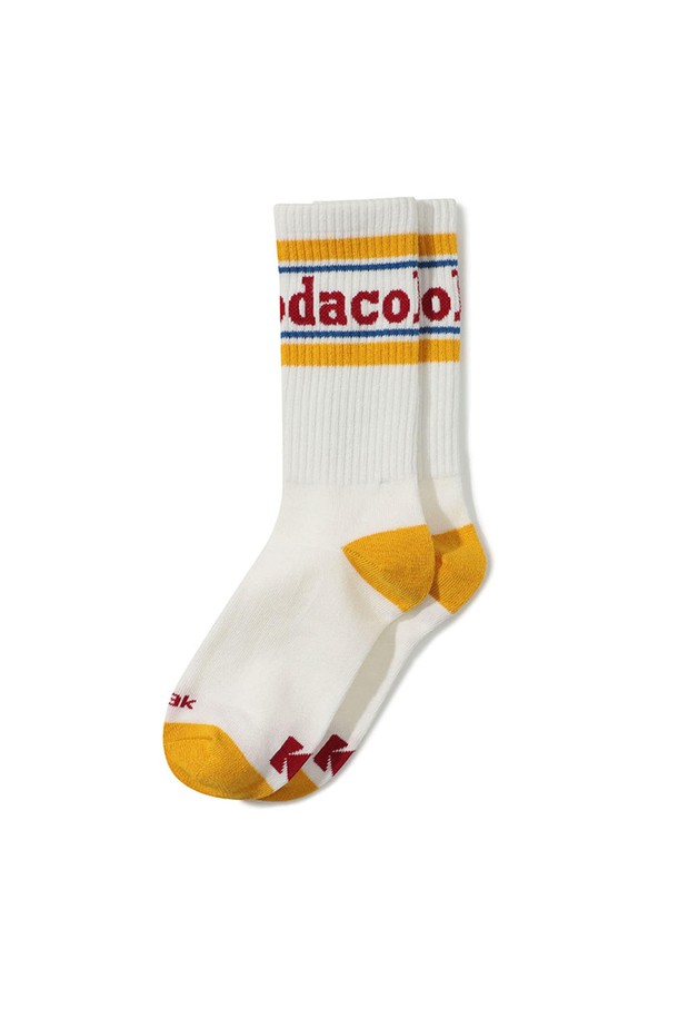 코다컬러 크루 삭스 옐로우는 남녀 공용으로 제작된 양말입니다. 면 소재로 제작되어 사계절 내내 착용하기 좋으며, 흡습 기능이 있어 쾌적한 착용감을 선사합니다. 옐로우와 화이트 컬러로 제공되며, 일상생활은 물론 가벼운 산책이나 동네 마실룩에 잘 어울립니다. 캐주얼, 미니멀, 클래식 스타일을 모두 소화하는 로고 패턴의 크루 삭스입니다.
