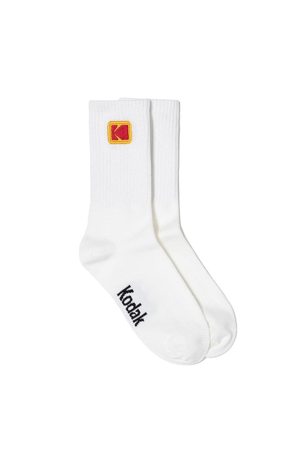 컬러플러스 미니로고 크루 삭스 WHITE는 부드러운 촉감의 면, 폴리에스테르, 폴리우레탄 혼방 소재로 제작된 양말입니다. 일상생활에서 편안하게 착용할 수 있으며, 사계절 내내 활용 가능합니다. 미드칼프 길이로 디자인되었으며, 30수 코마사 면을 사용하여 부드러운 착용감을 선사합니다. 시그니처 로고 니트 패턴이 특징이며, 캐주얼, 미니멀, 클래식 스타일을 연출하기 좋습니다. 동네 마실룩이나 집콕룩에 매치하여 편안하면서도 스타일리시하게 연출해 보세요.

