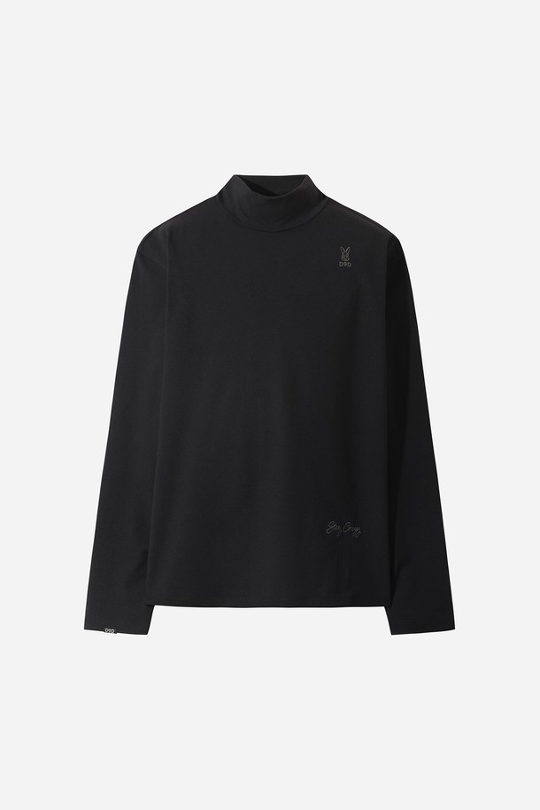 남성용 에센셜 모크넥 긴팔 티셔츠(블랙)입니다. 레귤러핏으로 제작되어 편안한 착용감을 제공하며, 봄, 가을, 겨울 세 계절 모두 활용 가능한 실용적인 아이템입니다. 일상복은 물론, 피트니스룩으로도 적합하여 다용도로 활용할 수 있습니다. 스포티하면서도 미니멀한, 그리고 캐주얼한 스타일을 연출하기 좋습니다. 무지 디자인의 블랙 컬러로 어떤 옷에도 쉽게 매치할 수 있어 활용도가 높습니다.
