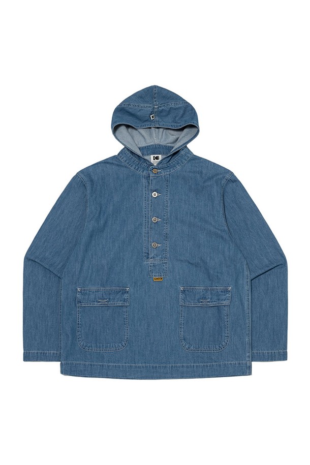 코다커리 데님 후드 아노락 S.BLUE는 데일리룩, 동네 마실룩, 산책룩에 모두 잘 어울리는 캐주얼 스타일의 아노락입니다. 스카이블루와 네이비 두 가지 색상으로 만나볼 수 있으며, 면 100% 소재로 제작되어 편안한 착용감을 선사합니다. 오버핏 디자인에 후드와 몸판을 연결하는 단추 디테일이 돋보이며, 밑단 스토퍼와 옐로우 포인트 스티치가 아이코닉한 디자인을 완성합니다. 긴소매 기장으로 간절기부터 초겨울까지 폭넓게 활용 가능하며, 미니멀하고 시티보이 스타일을 즐기는 분들께 추천합니다.
