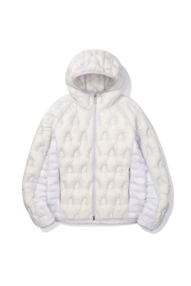 **W) 하프돔(HALFDOME) 경량 구스다운 후드 재킷 LIGHT GREY**는 가볍고 따뜻한 겨울철 필수 아이템입니다. 라이트 그레이 컬러의 무지 디자인으로, 캐주얼 및 스포티 스타일을 연출하기 좋습니다. 구스다운 충전재와 두꺼운 두께감으로 뛰어난 보온성을 제공하며, 부드러운 촉감으로 편안한 착용감을 선사합니다. 집업 스타일의 레귤러핏 후드 재킷으로, 일상, 캠핑, 등산 등 다양한 TPO에 활용 가능합니다. 경량 소재로 활동성을 높였으며, 긴 소매 기장으로 보온성을 더했습니다.
