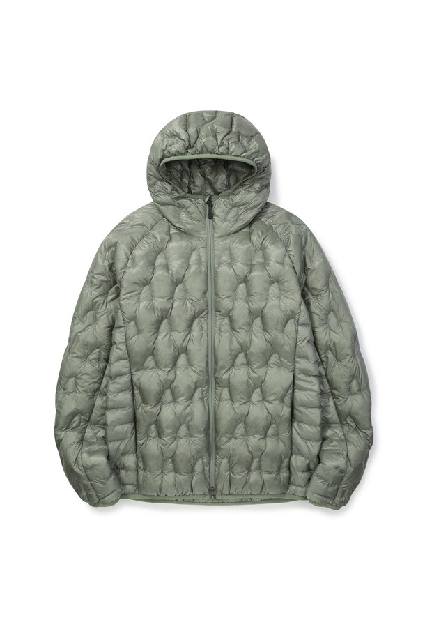 하프돔(HALFDOME) 경량 구스다운 후드 재킷 KHAKI는 가볍고 따뜻한 겨울철 필수 아우터입니다. 캐주얼 및 스포티 스타일을 모두 소화할 수 있으며, 일상과 캠핑룩에 활용하기 좋습니다. 부드러운 촉감의 구스다운 충전재와 두꺼운 두께로 뛰어난 보온성을 제공합니다. 무지 디자인과 레귤러핏으로 어떤 옷에도 쉽게 매치할 수 있으며, 집업 여밈 방식과 퀄팅 디테일이 특징입니다. 경량 후드 자켓으로 편안하게 착용할 수 있습니다.
