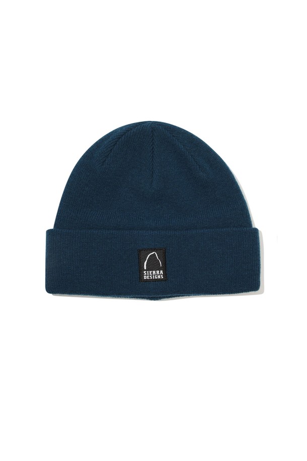 렘버트(Lembert) 플리스라이닝 울 비니 BLUE는 겨울철 데일리룩에 클래식, 미니멀, 캐주얼 스타일을 더해줄 비니입니다. 네이비 컬러의 이 비니는 울, 나일론, 폴리에스테르 혼방 소재로 제작되었으며, 부드러운 촉감과 플리스 안감 처리가 특징입니다. 보온, 흡습, 속건 기능을 갖춰 추운 날씨에도 따뜻하고 쾌적하게 착용할 수 있습니다. 이중 구조와 천연 울 소재로 제작되어 뛰어난 보온성을 제공하며, 무지 디자인으로 어떤 스타일에도 쉽게 매치할 수 있습니다. 렘버트(Lembert) 플리스라이닝 울 비니는 겨울철 스타일과 보온성을 모두 잡을 수 있는 완벽한 아이템입니다.
