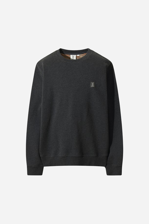 유니) 트리플 컬러 스웻 맨투맨(DARK MELANGE)은 부드러운 면 소재로 제작되어 편안한 착용감을 선사합니다. 다크 멜란지 컬러에 트리플 컬러 디테일이 더해져 스포티하면서도 캐주얼한 스타일을 연출합니다. 레귤러핏으로 제작되었으며, 라운드넥과 긴 소매 기장으로 간절기부터 겨울까지 폭넓게 활용 가능합니다. 일상생활에서 미니멀하고 세련된 스타일을 연출하고 싶은 분들께 추천합니다. 두께감 있는 소재로 제작되어 따뜻하게 착용할 수 있습니다.
