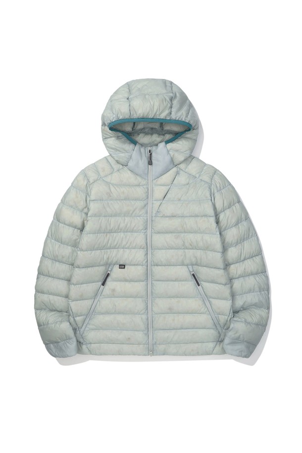 W(더블유) 뮤어(MUIR) 경량 구스다운 후드 재킷 LIGHT GREY는 가볍고 따뜻한 겨울 아우터입니다. 라이트 그레이 컬러의 무지 디자인으로, 스포티하고 캐주얼한 스타일을 연출합니다. 백패킹, 등반, 아웃도어 활동에 적합하며, 방수, 보온, 통기성을 갖춰 쾌적한 착용감을 제공합니다. 초경량 구스다운, 2WAY 지퍼, 내부 가슴 포켓, 패커블 기능, 다운프루프, 드라이다운 등 다양한 기능성을 더했습니다. 겨울철 등산룩, 데일리룩, 캠핑룩에 활용하기 좋은 레귤러핏의 패딩 재킷입니다.
