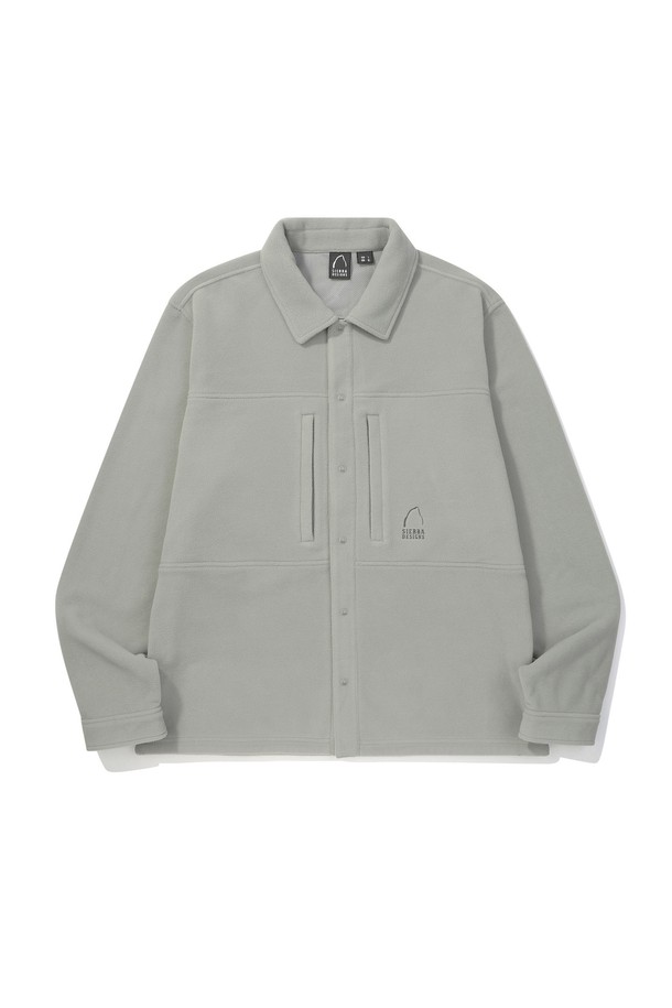 오베리(AUBERRY) 폴라텍 마이크로 플리스 셔츠 GREY는 한겨울에도 따뜻하게 착용할 수 있는 플리스 셔츠입니다. 부드러운 촉감의 폴리에스테르와 스판덱스 혼방 소재로 제작되었으며, 뛰어난 보온성과 속건, 흡습 기능으로 쾌적함을 유지합니다. 빈티지한 컬러의 스포티한 디자인으로, 등산룩, 캠핑룩과 같은 아웃도어 활동은 물론 겨울철 데일리룩으로도 활용하기 좋습니다. 여유 있는 실루엣과 긴 소매, 폴라넥이 편안한 착용감을 선사하며, 가슴 포켓과 보풀 방지 기능으로 실용성을 더했습니다. 스냅 단추 여밈 방식으로 간편하게 입고 벗을 수 있으며, 빠른 건조 기능으로 관리 또한 용이합니다.
