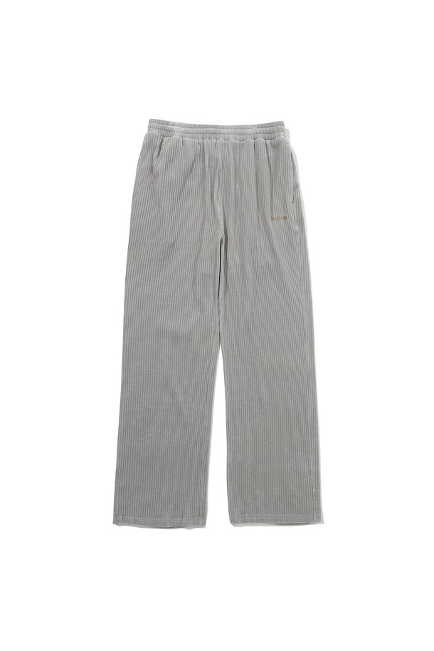 씨네코닥 벨벳 코듀로이 스트레이트 팬츠 MELANGE GREY는 부드러운 촉감의 벨벳 코듀로이 소재로 제작되어 가을과 겨울에 따뜻하게 착용하기 좋은 긴 바지입니다. 멜란지 그레이 컬러에 무지 디자인으로, 캐주얼하면서도 베이직한 스타일을 연출합니다. 허리 밴딩 처리로 편안한 착용감을 제공하며, 스트레이트 핏으로 어떤 상의에도 잘 어울립니다. 데일리룩으로 활용하기 좋으며, 미니멀한 스타일을 선호하는 분들께 추천합니다. 두께감 있는 소재로 제작되어 보온성을 높였습니다.
