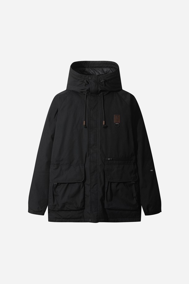 유니) 필드 다운 재킷(BLACK)은 일상과 캐주얼 스타일을 아우르는 남녀 공용 다운 자켓입니다. 겨울철 추위를 효과적으로 막아주는 두꺼운 두께감과 부드러운 촉감의 나일론 소재로 제작되었습니다. 후드, 포켓 디테일이 더해져 실용성을 높였으며, 집업 스타일로 간편하게 착용할 수 있습니다. 캠핑룩, 등산룩, 캐주얼, 미니멀, 고프코어 스타일을 즐겨 입는 분들께 추천합니다. 블랙 색상의 무지 디자인으로 어떤 옷에도 쉽게 매치할 수 있어 활용도가 높습니다.
