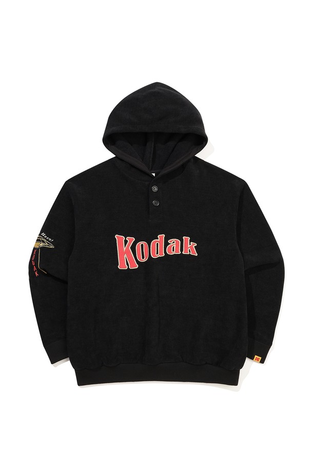 씨네라운지 코지 사카리바 후드 BLACK는 캐주얼과 스트리트 스타일을 모두 아우르는 공용 후드티셔츠입니다. 가을과 겨울, 두 계절에 걸쳐 활용 가능하며, 오버핏 크롭 기장으로 트렌디한 핏을 연출합니다. 부드러운 면 소재로 제작되어 편안한 착용감을 제공하며, 두꺼운 두께감으로 따뜻함을 더했습니다. 블랙 컬러 바탕에 로고 프린팅이 돋보이며, 긴 소매 디자인으로 포인트를 더했습니다.
