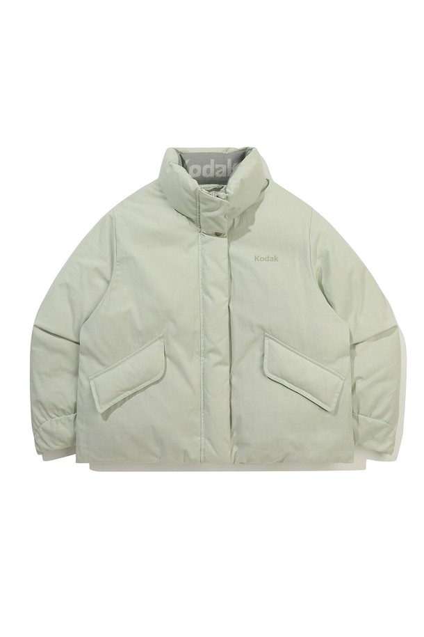 "브라우니 코튼 다운 자켓" 우먼 민트 그린은 여성스러운 분위기를 더해주는 세미크롭 기장의 숏패딩입니다. 산뜻한 민트 그린 컬러와 아이보리 컬러로 출시되어 다양한 룩에 매치하기 좋으며, 일상생활에서 캐주얼하고 베이직한 스타일을 연출하기 좋습니다. 유럽산 물라드 오리털 충전재를 사용하여 700+ 필파워의 뛰어난 보온성을 제공하며, 가볍고 따뜻하게 착용할 수 있습니다. 넥 부분에는 니트 소재를 적용하여 부드러운 착용감을 선사하며, 생분해성 지속가능 소재를 사용하여 환경까지 생각했습니다. 여행룩이나 산책룩에 활용하여 편안하고 스타일리시한 겨울 스타일링을 완성해보세요.
