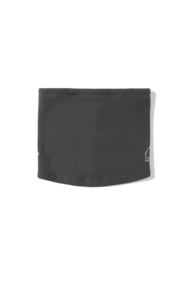 오베리(AUBERRY) 폴라텍 마이크로 플리스 넥게이터 CHARCOAL는 부드러운 촉감과 뛰어난 보온성을 제공하는 넥게이터입니다. 마이크로 플리스 소재로 제작되어 가을, 겨울철 일상 및 아웃도어 활동 시 목을 따뜻하게 보호해 줍니다. 차콜 색상의 무지 디자인으로 캐주얼, 고프코어, 미니멀 스타일 모두 소화 가능합니다. 산책, 캠핑, 등산 등 다양한 TPO에 활용할 수 있으며, 두꺼운 두께감으로 방한 기능까지 갖춘 실용적인 아이템입니다.
