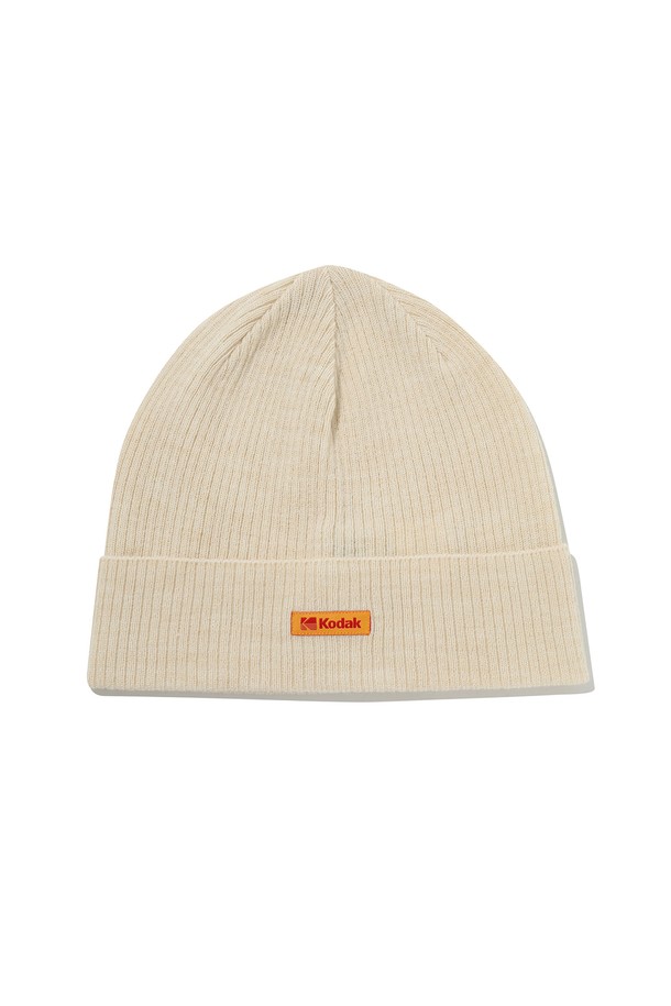 컬러플러스 슬림 비니 아이보리입니다. 부드러운 니트 소재로 제작되어 가을, 겨울철 따뜻하게 착용할 수 있습니다. 슬림핏 디자인으로 깔끔한 스타일을 연출하며, 무지 패턴에 로고 장식이 더해져 미니멀하면서도 캐주얼한 매력을 줍니다. 일상생활에서 폭넓게 활용하기 좋고, 아이보리 컬러로 어떤 옷에도 잘 어울립니다. 모자 깊이는 일반적이며, 얇은 두께감으로 편안한 착용감을 선사합니다.
