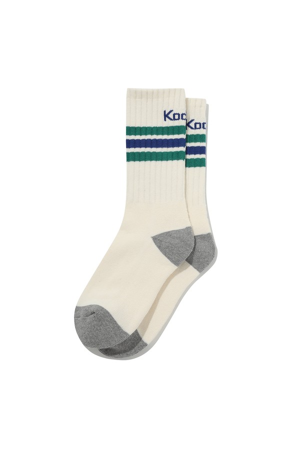 쿠션 크루 삭스 GREEN은 면과 스판덱스 혼방으로 제작되어 부드러운 착용감과 편안함을 제공합니다. 화이트, 그린, 그레이 컬러의 배색 스트라이프 디자인으로 캐주얼, 스포티, 미니멀 스타일 모두 소화 가능합니다. 사계절 내내 착용 가능한 보통 두께의 양말로, 산책룩과 집콕룩에 잘 어울립니다. 쿠션 기능이 있어 활동적인 날에도 발의 피로를 덜어줍니다. 다양한 스타일을 연출할 수 있는 실용적인 아이템입니다.
