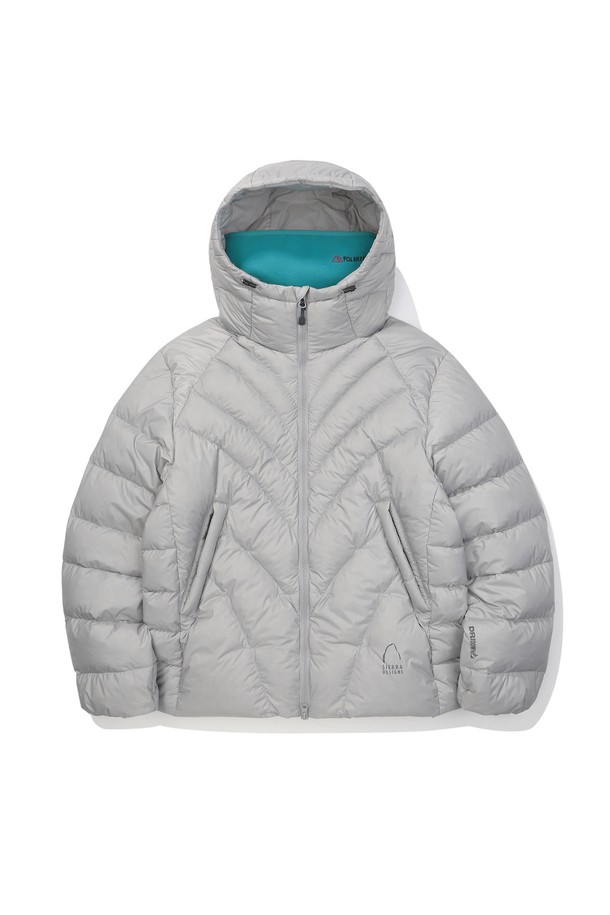 칼(CAL) 구스다운 후드 재킷 라이트 그레이는 가볍고 따뜻한 겨울철 필수 아이템입니다. 일상과 스포츠 활동 모두에 적합하며, 스포티, 캐주얼, 미니멀 스타일을 연출할 수 있습니다. 부드러운 촉감의 구스다운 소재를 사용하여 보온성을 높였으며, 레귤러 핏으로 편안한 착용감을 제공합니다. 후드가 부착되어 있어 더욱 따뜻하게 착용 가능하며, 캠핑룩이나 등산룩에도 잘 어울립니다. 라이트 그레이 컬러의 무지 디자인으로 어떤 스타일에도 쉽게 매치할 수 있습니다.
