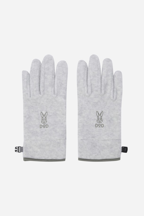 히트레스트 라이트 글러브(L.MELANGE GREY)는 캠핑, 러닝, 하이킹, 사이클 등 다양한 아웃도어 활동에 적합한 장갑입니다. 멜란지 그레이 컬러의 무지 디자인으로 캐주얼, 스포티, 미니멀 스타일을 연출하기 좋습니다. 봄, 가을에 착용하기 좋은 얇은 두께의 폴리에스테르 소재로 제작되어 부드러운 촉감과 가벼운 무게감을 자랑합니다. 뛰어난 보온 및 방풍 기능을 갖춰 쾌적한 착용감을 제공하며, 신축성이 있어 활동성을 높여줍니다. 단독 착용은 물론 이너 장갑으로도 활용 가능하여 실용적입니다.
