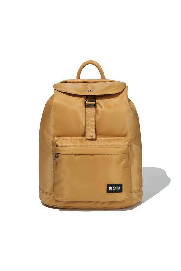 플래쉬트윌 미디엄 백팩 머스타드 색상은 남성을 위한 가방입니다. 튼튼한 나일론 소재로 제작되었으며, 미니멀, 캐주얼, 시티보이 스타일에 잘 어울립니다. 사각형 모양에 버클 디자인이 특징이며, 넉넉한 수납공간과 외부 포켓으로 실용성을 더했습니다. 출근룩, 여행룩, 캠핑룩 등 다양한 TPO에 활용 가능합니다.
