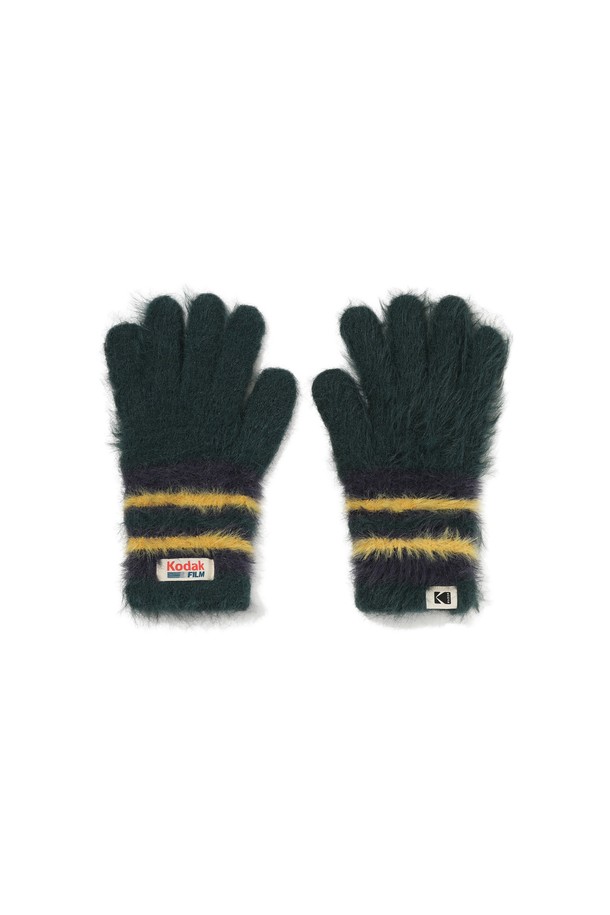 헤어리 컬러 스트라이프 글러브 GREEN은 캐주얼, 클래식, 미니멀 스타일을 모두 아우르는 따뜻한 겨울철 필수 아이템입니다. 부드러운 니트 소재로 제작되어 뛰어난 촉감을 자랑하며, 두꺼운 두께감으로 높은 보온성을 제공합니다. 그린 컬러 바탕에 헤어리한 질감의 스트라이프 패턴이 돋보이며, 컬러 배색으로 포인트를 더했습니다. 일상생활에서 스타일리시하게 착용하기 좋은 장갑입니다.
