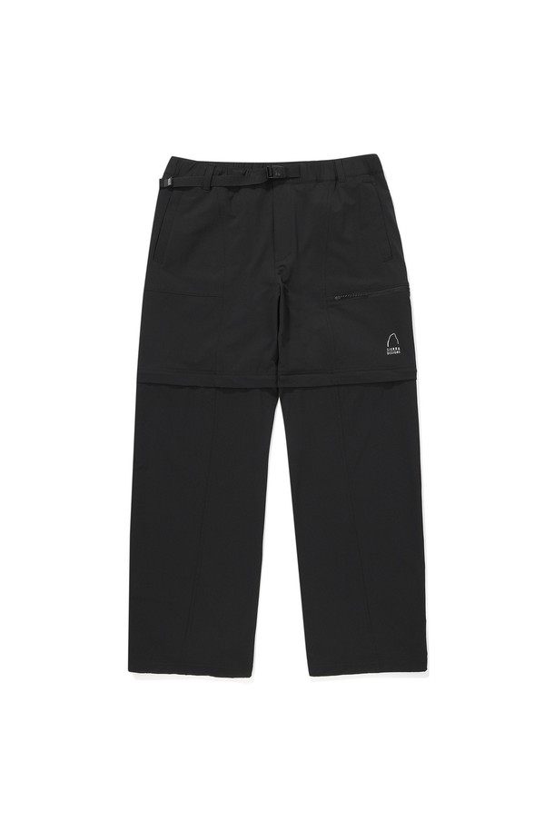 하프문(HALF MOON) 2WAY 팬츠는 일상과 스포츠 활동 모두에 적합한 블랙 컬러의 세미 와이드핏 바지입니다. 봄, 여름, 가을 세 계절에 걸쳐 활용 가능하며, 스포티하고 캐주얼한 스타일을 연출할 수 있습니다. 루즈핏으로 편안한 착용감을 제공하며, 2WAY 디자인으로 다양한 스타일링이 가능합니다. 허리 밴딩 처리로 활동성을 높였으며, 미니멀한 디자인으로 어떤 상의에도 잘 어울립니다.
