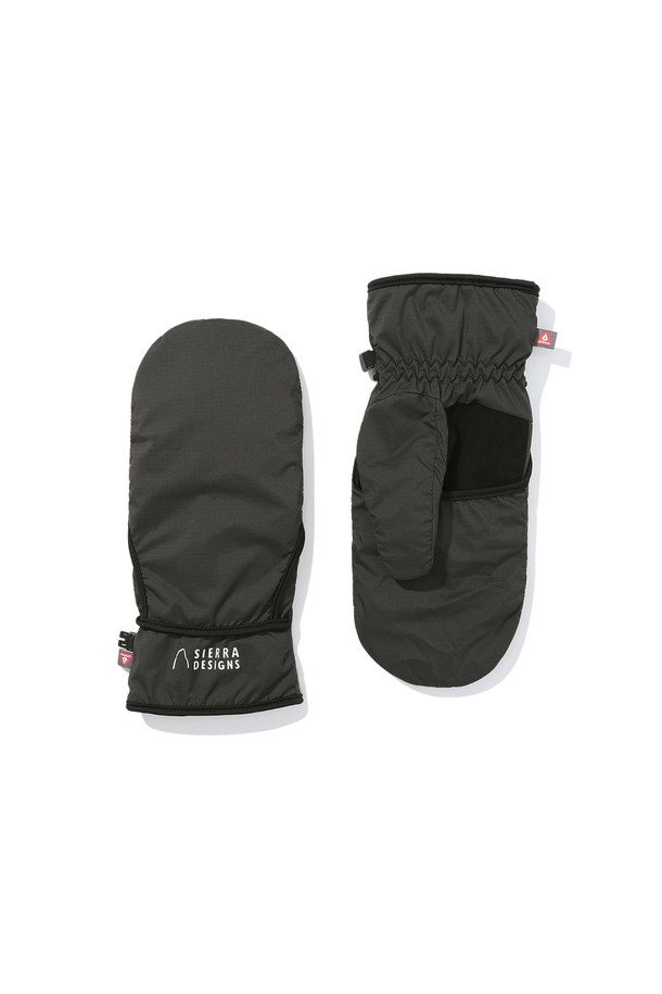 마리(MARIE) 경량 인슐레이션 후드 글러브 BLACK는 등산 및 하이킹에 적합한 겨울용 장갑입니다. 방수 기능과 보온성을 강화하여 추운 날씨에도 따뜻하게 손을 보호해줍니다. 손가락 분리형 디자인으로 활동성을 높였으며, 경량 나일론 소재와 두꺼운 두께로 제작되어 편안한 착용감을 제공합니다. 고프코어, 캐주얼, 스포티 스타일의 등산룩, 캠핑룩에 잘 어울리는 블랙 컬러의 무지 디자인 후드 장갑입니다.
