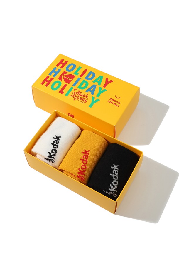 미니 로고 삭스 3PC MULTI(3피스 멀티)는 면, 폴리에스테르, 스판덱스 혼방 소재로 제작되어 부드러운 촉감을 선사하며 사계절 내내 착용하기 좋습니다. 일상생활에서 편안하게 활용할 수 있는 캐주얼, 미니멀, 스포티 스타일의 양말로, 산책룩이나 집콕룩에 매치하기 좋습니다. 얇은 두께감과 신축성으로 활동성을 높였으며, 미니 로고 디테일이 돋보이는 디자인입니다. 3개의 양말 세트로 구성되어 실용적입니다.
