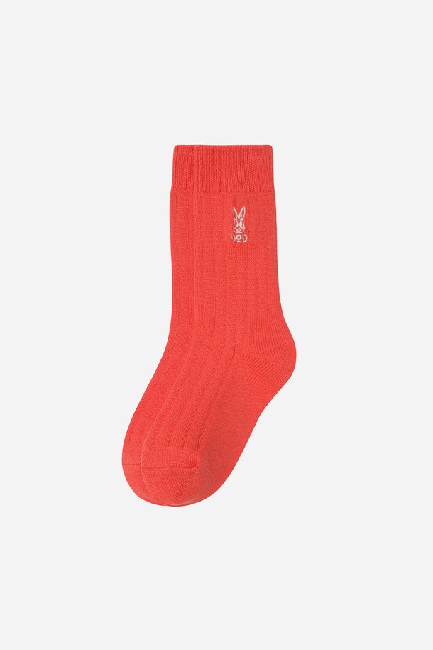 캠프 골지 삭스(ORANGE)는 면 소재로 제작되어 부드러운 촉감을 자랑하는 남녀 공용 양말입니다. 사계절 내내 착용 가능하며, 일상생활은 물론 산책룩과 캠핑룩에 잘 어울립니다. 골지 패턴으로 디자인되어 캐주얼하고 미니멀한 스타일을 연출하기 좋습니다. 흡습 기능으로 쾌적함을 유지하며, 캠프 양말 특유의 편안함을 선사합니다. 오렌지 컬러는 산뜻하고 돋보이는 포인트를 더합니다.
