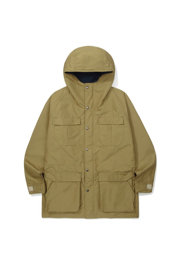 60주년(60th ANNIVERSAR) 60/40 오리지널 마운틴 파카 TAN은 아웃도어 활동과 일상에서 모두 활용 가능한 디자인의 마운틴 파카입니다. 봄, 가을에 적합하며, 빈티지하면서도 스포티한 무드를 연출합니다. 면과 나일론 혼방 소재로 제작되어 발수 및 방풍 기능을 갖춰 야외 활동 시 쾌적함을 유지하며, 넉넉한 포켓 구조는 실용성을 더합니다. 루즈핏으로 편안한 착용감을 선사하며, 여행, 산책, 캠핑 등 다양한 TPO에 캐주얼, 고프코어, 스포티 스타일로 연출하기 좋습니다. 탄(TAN) 컬러의 무지 디자인은 어떤 옷에도 쉽게 매치할 수 있습니다.
