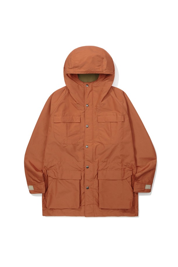 60주년(60th ANNIVERSAR) 60/40 오리지널 마운틴 파카 ORANGE는 클래식과 빈티지 스타일을 결합한 아우터입니다. 넉넉한 포켓과 방수, 방풍 기능을 갖춰 일상 및 아웃도어 활동에 적합합니다. 면과 나일론 혼방의 릴랙스핏으로 편안한 착용감을 제공하며, 오렌지 컬러가 산뜻한 느낌을 더합니다. 여행룩과 산책룩, 캐주얼 및 고프코어 스타일을 즐기는 분들께 추천합니다. 긴 소매, 스냅 여밈 방식, 무지 디자인이 특징입니다.
