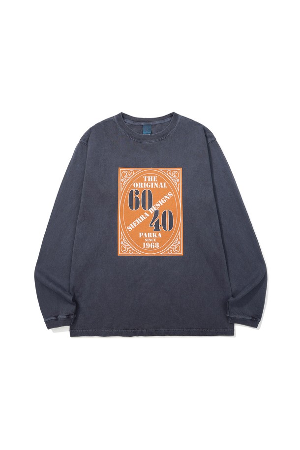 굿온 x SIERRA DESIGNS 60/40 1st 로고 L/S 티 네이비는 Good On과 SIERRA DESIGNS의 협업으로 탄생한 긴팔 티셔츠입니다. 1968년 Mountain Parka 출시를 기념하는 오리지널 로고 프린트와 빈티지 스타일 타이포그래피가 돋보입니다. 5.5oz USA 코튼을 사용하여 부드러운 촉감과 내구성을 자랑하며, 옷감 변형을 최소화하여 오랫동안 착용할 수 있습니다. 레귤러 핏으로 제작되어 캐주얼, 스포티한 스타일 연출에 활용하기 좋습니다. 봄, 가을 시즌에 활용하기 좋은 네이비 컬러의 라운드넥 티셔츠입니다.
