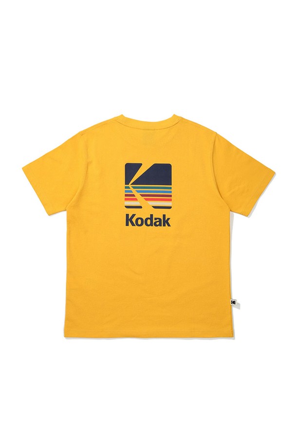 레인보우 소로나 반팔 티셔츠 YELLOW는 남녀공용으로, 봄과 여름에 얇고 부드러운 착용감을 선사합니다. 옐로우, 화이트, 아이보리, 레드, 블루 등 다양한 컬러 옵션으로 제공되며, 일상복으로 활용하기 좋습니다. 레귤러핏 라운드넥 디자인에 레인보우 패턴이 더해져 베이직하면서도 캐주얼한 스타일을 연출합니다. 소로나 원사를 사용하여 형태 안정성이 뛰어나고, 흡습, 속건, 신축성 기능으로 편안하게 착용할 수 있습니다. 동네 마실룩, 여행룩 등 다양한 TPO에 맞춰 미니멀, 캐주얼, 클래식 스타일을 완성해보세요.
