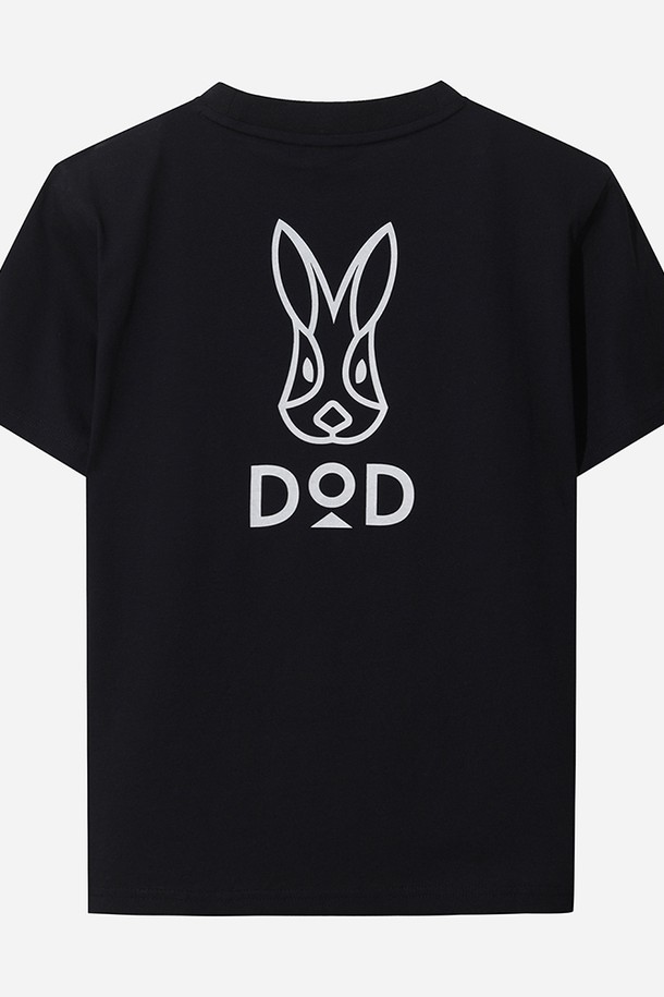 소로나 베이직 라운드 숏 티셔츠 여자 (BLACK)는 여성 스포츠 및 일상복으로 활용 가능한 베이직핏 티셔츠입니다. 봄, 여름 시즌에 적합하며, 부드러운 면 소재와 얇은 두께로 편안한 착용감을 제공합니다. 라운드넥 디자인에 반소매 기장, 무지 패턴, 크롭 기장으로 스포티하면서도 미니멀한 스타일을 연출합니다. 피트니스룩, 여행룩 등 다양한 TPO에 맞춰 캐주얼하게 스타일링할 수 있습니다.
