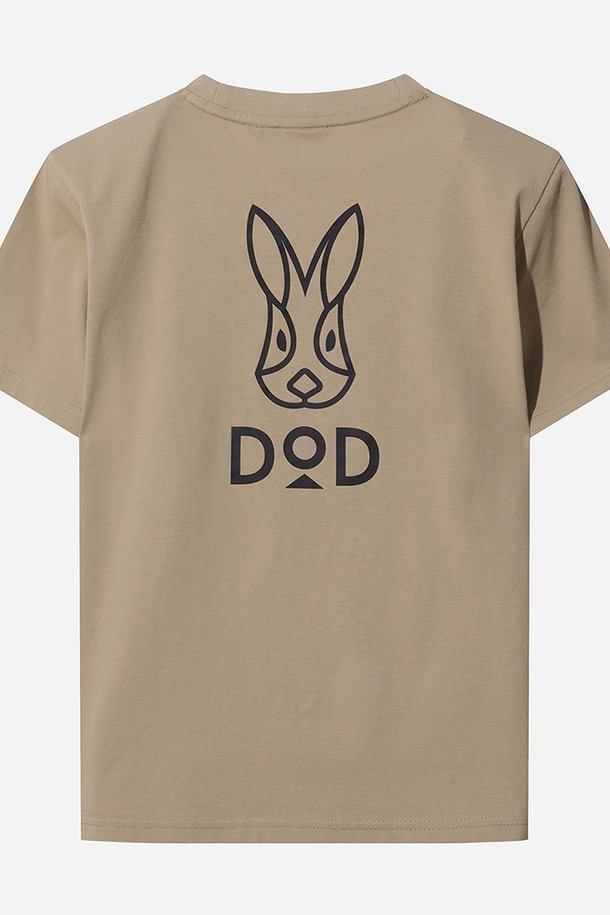 소로나 베이직 라운드 숏 티셔츠 여자(TAN)는 스포츠 활동은 물론 일상에서도 편안하게 착용할 수 있는 여성용 티셔츠입니다. 부드러운 촉감의 면과 폴리에스터 혼방 소재로 제작되어 얇지만 뛰어난 신축성과 흡습속건 기능을 제공합니다. 베이직핏, 라운드넥, 반소매 디자인으로 어떤 스타일에도 쉽게 매치할 수 있으며, 숏 기장으로 트렌디함을 더했습니다. 소로나 원사를 사용하여 제작되었으며, 시그니처 로고가 디자인되어 있습니다. '동네 마실룩', '피트니스룩', '휴가룩' 등 다양한 TPO에 어울리는 캐주얼, 미니멀, 스포티 스타일의 티셔츠입니다.
